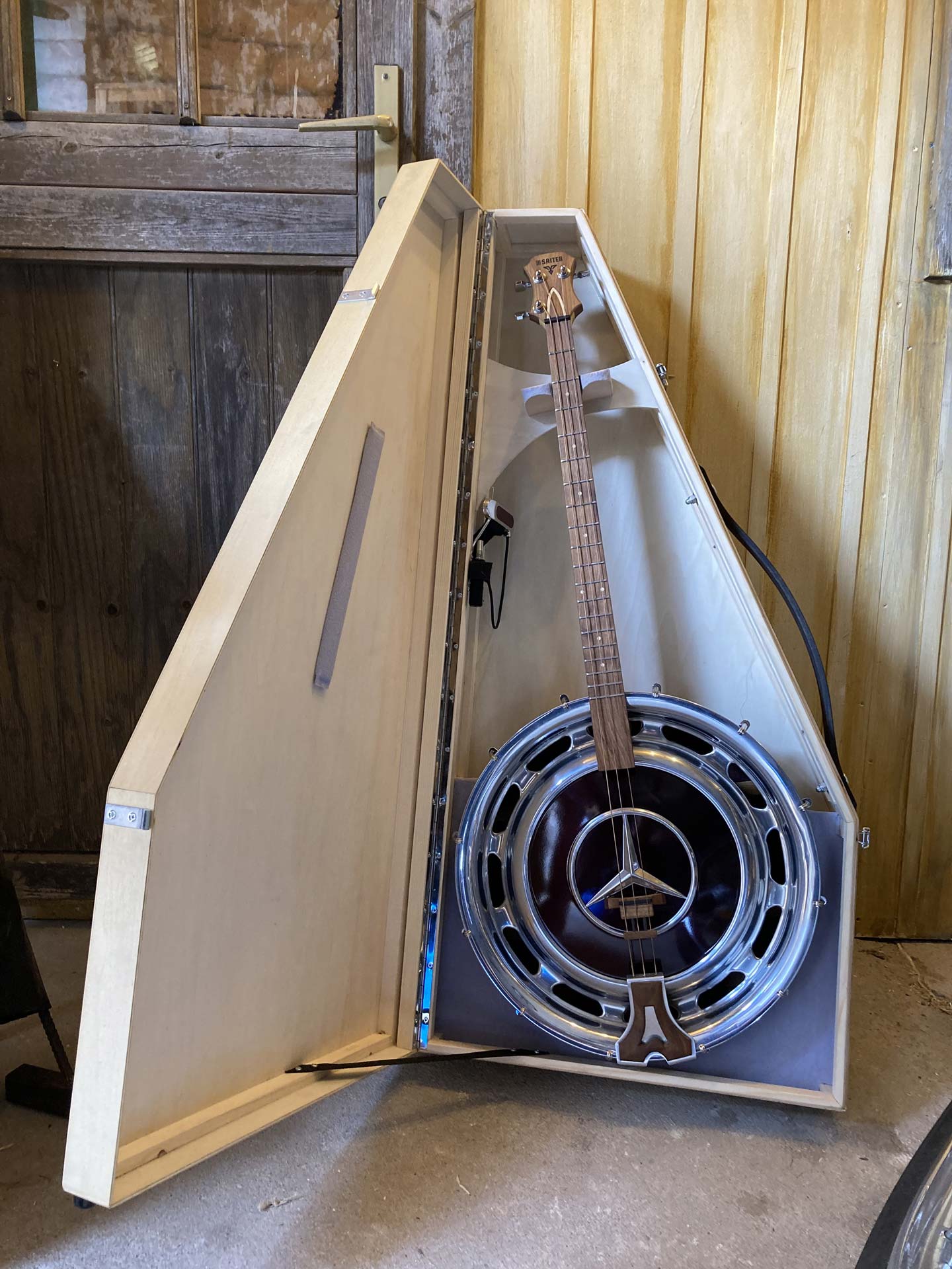 Mercedes Hubcap Guitar von 3Saiter